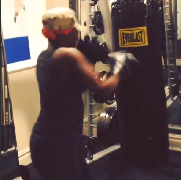 Mary J. Blige-Throwin’ Them Bows!