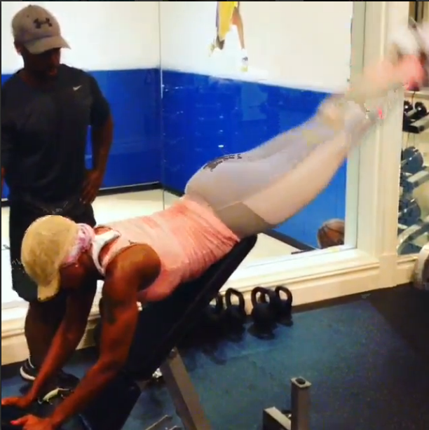 Mary J. Blige-She’s Got Legs & She Knows How To Use Them