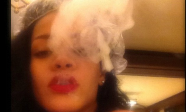 rihanna-weed