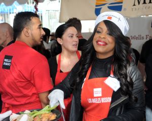 Los Angeles Mission Thanksgiving For The Homeless