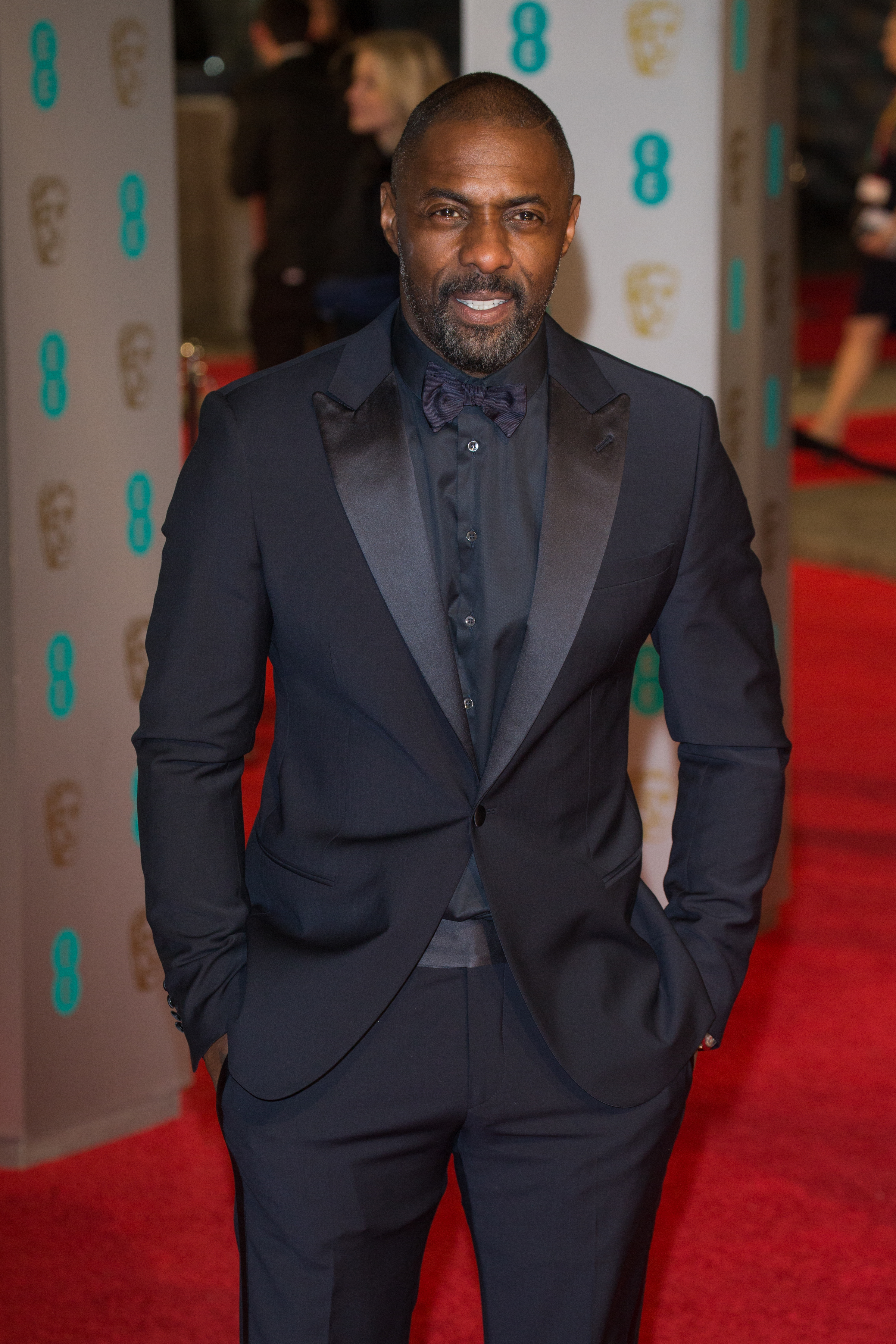 Idris Elba Posts Semi-Naked Picture On Twitter