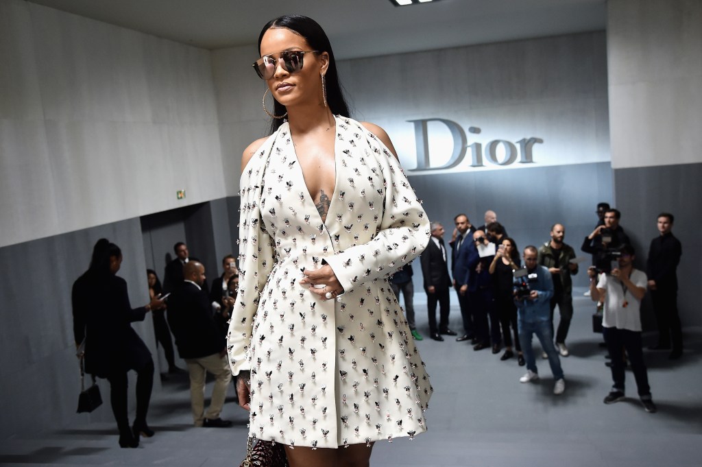 Christian Dior : Tunnel - Paris Fashion Week Womenswear Spring/Summer 2017