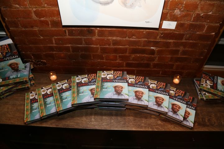 Erykah Badu Hosts Soul Train Soul Food Vegan Dinner Party
