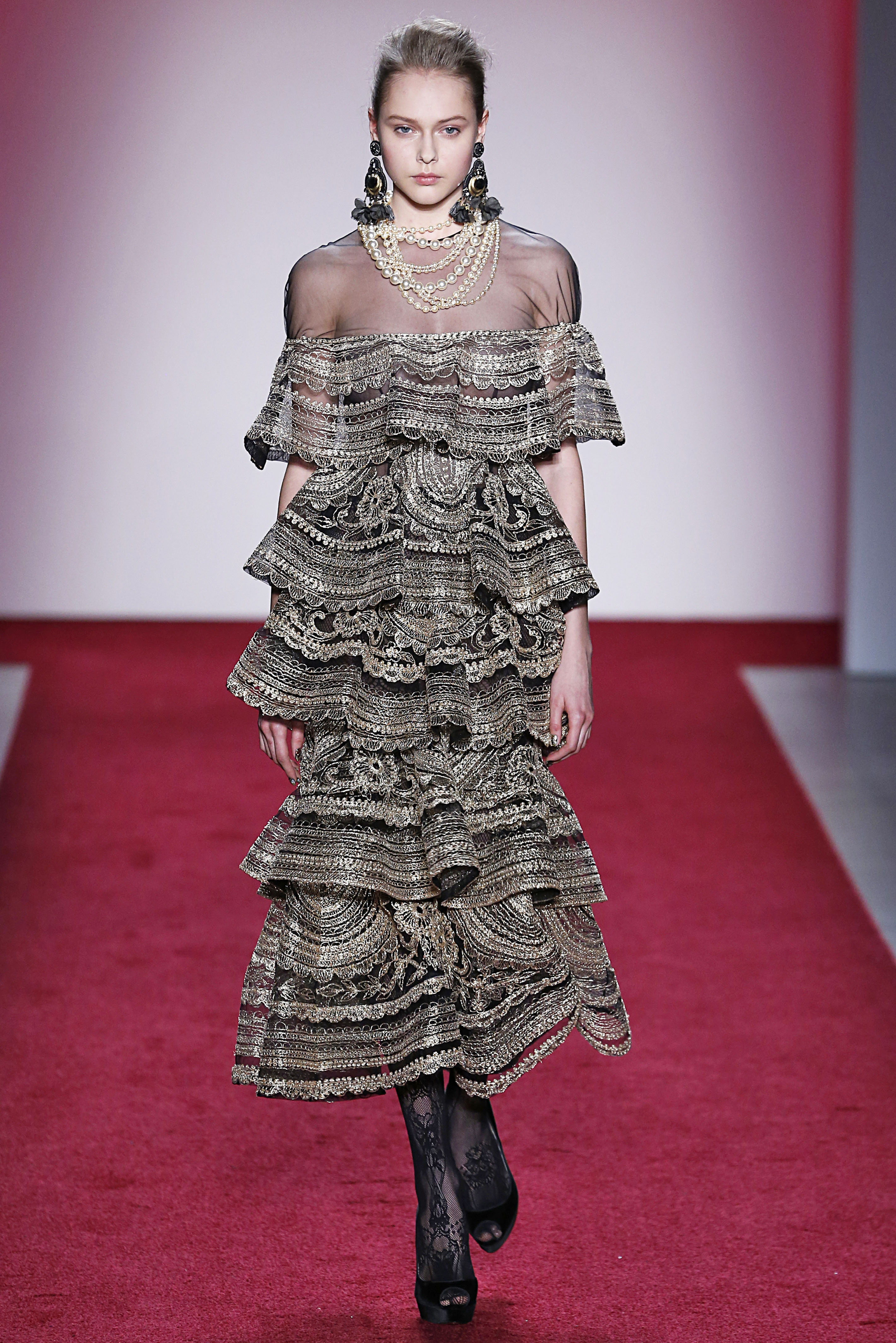 Naeem Khan - Runway - February 2017 - New York Fashion Week