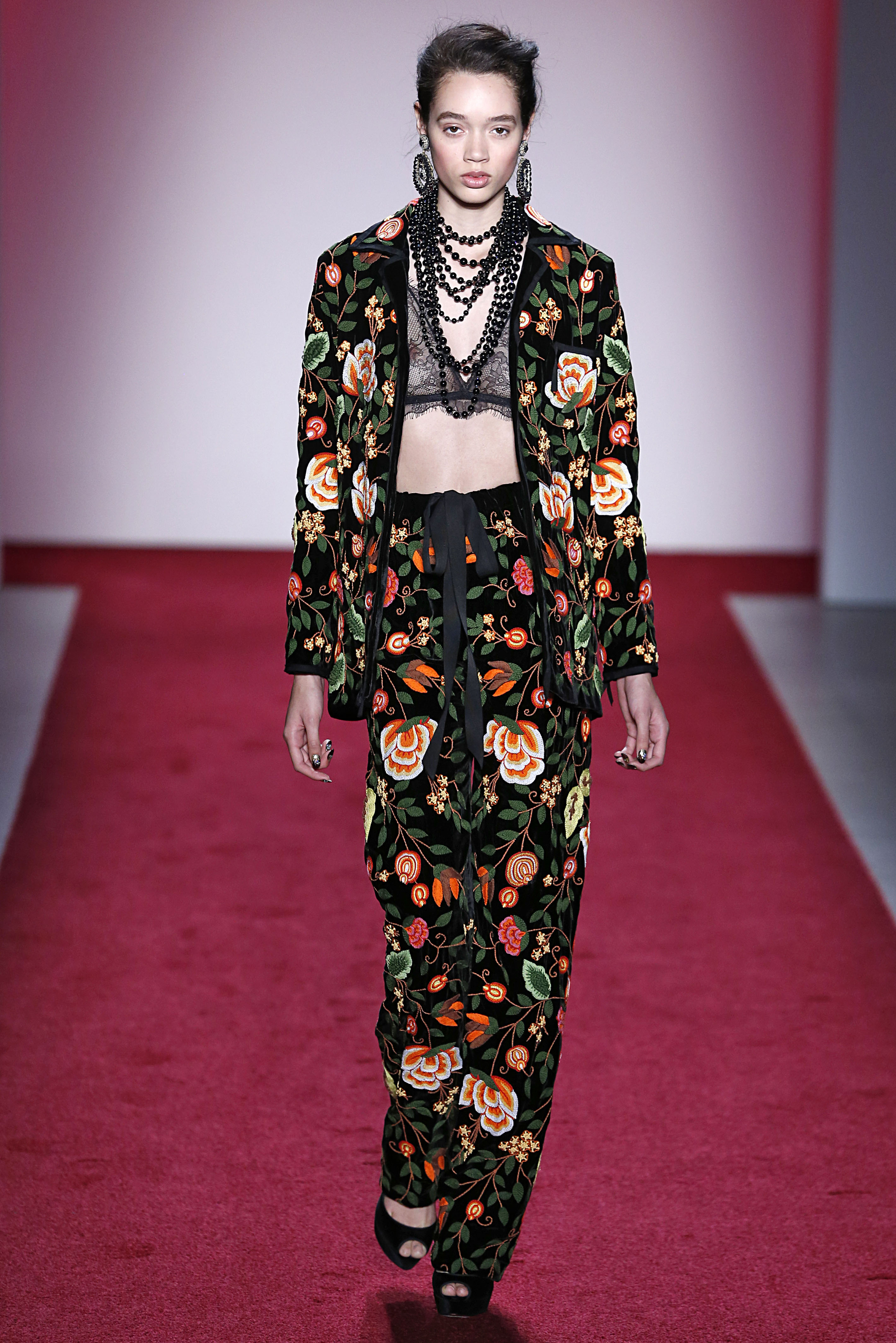 Naeem Khan - Runway - February 2017 - New York Fashion Week