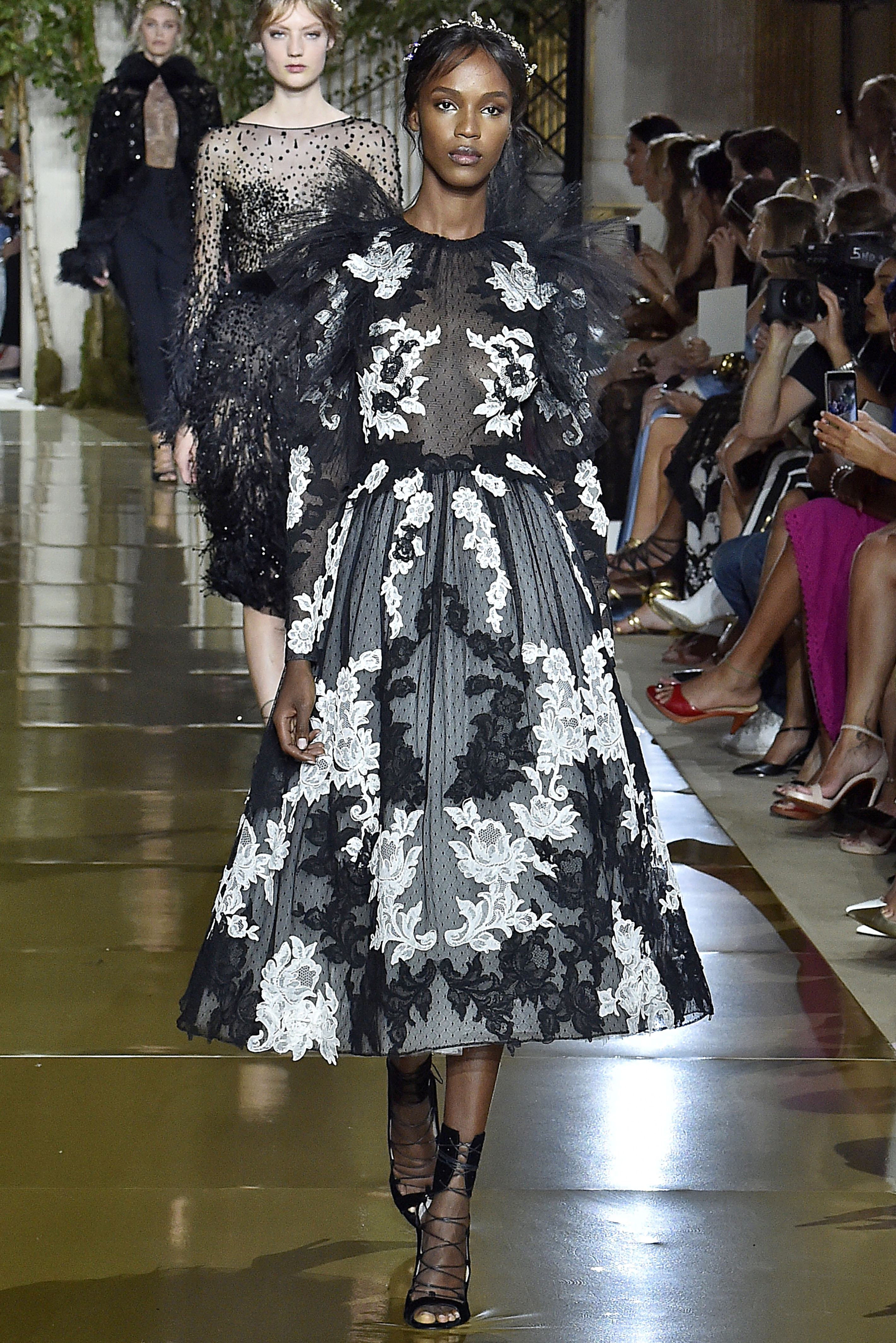 Zuhair Murad : Runway - Paris Fashion Week - Haute Couture Fall/Winter 2017-2018