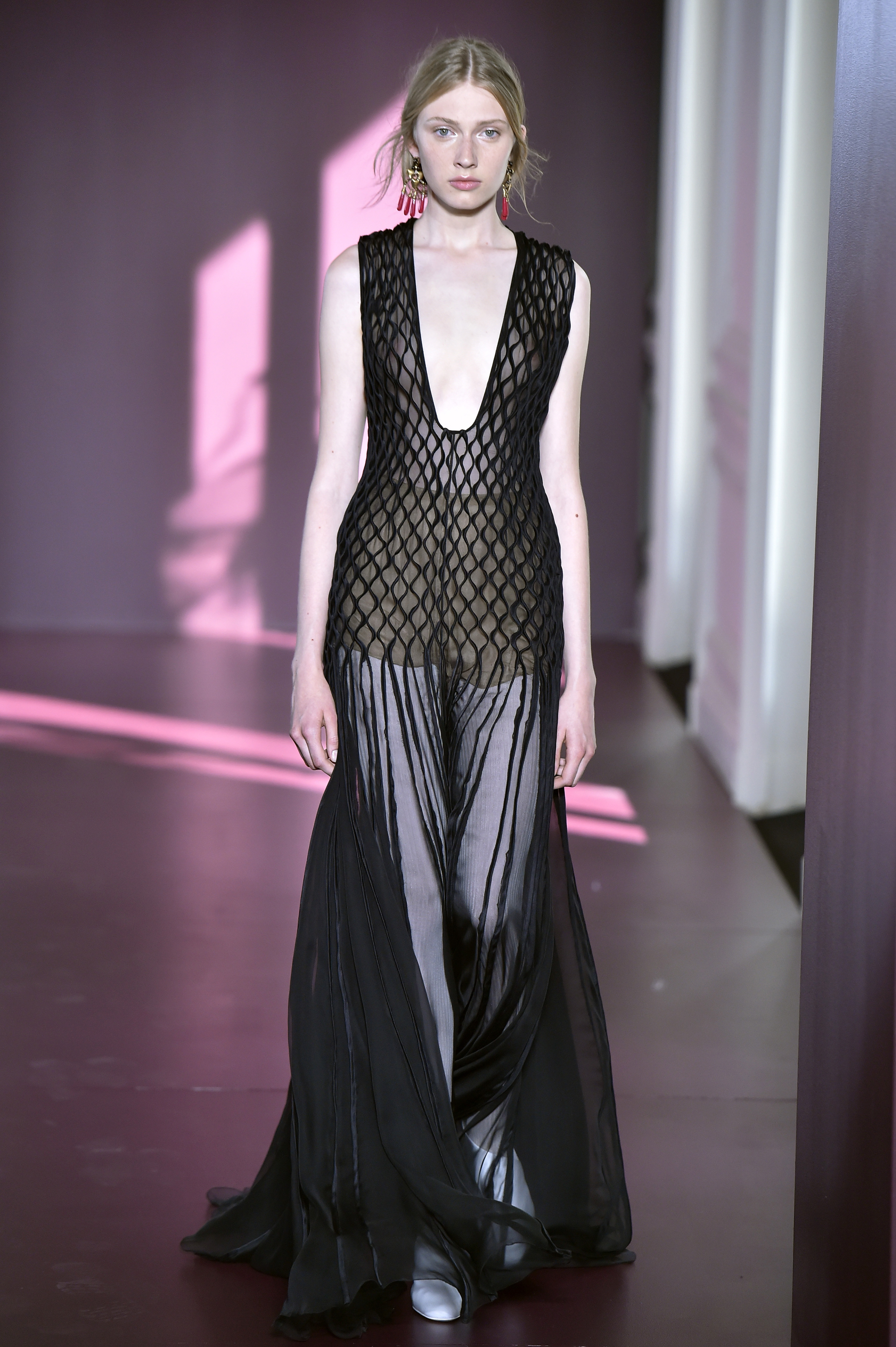 Valentino - Couture Fall 2017 Runway - Paris Haute Couture Fashion Week