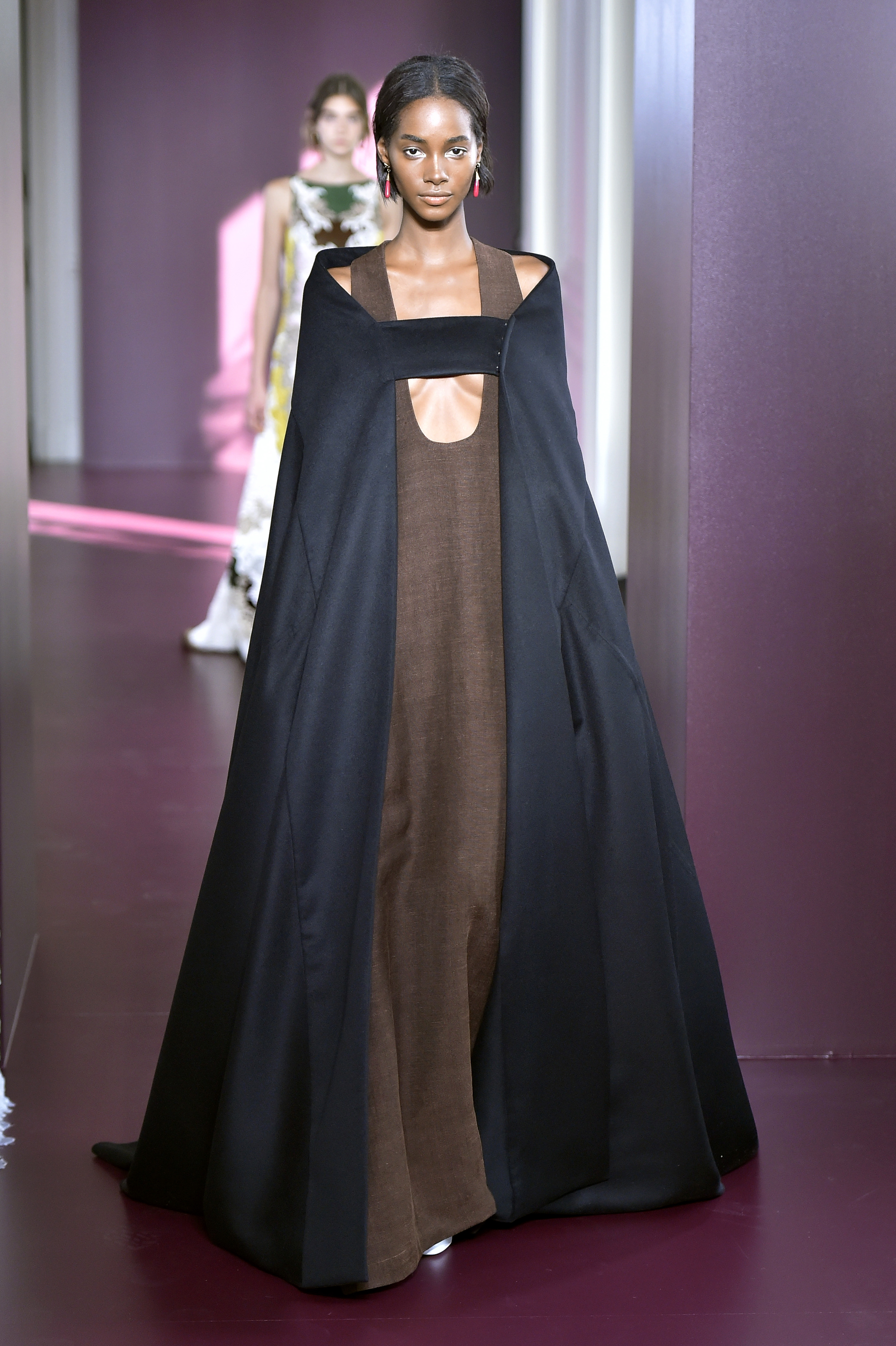 Valentino - Couture Fall 2017 Runway - Paris Haute Couture Fashion Week