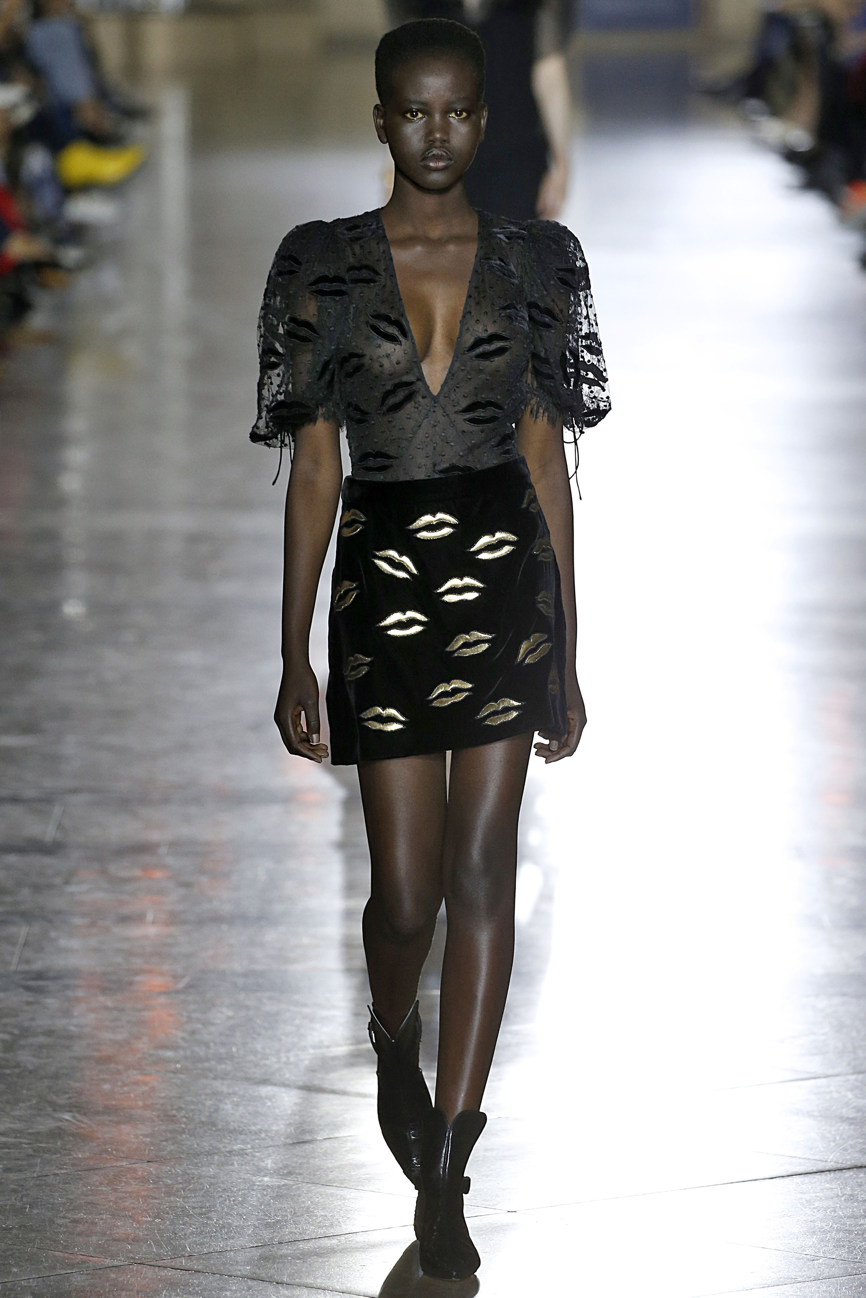 Givenchy : Runway - Paris Fashion Week Womenswear Spring/Summer 2018