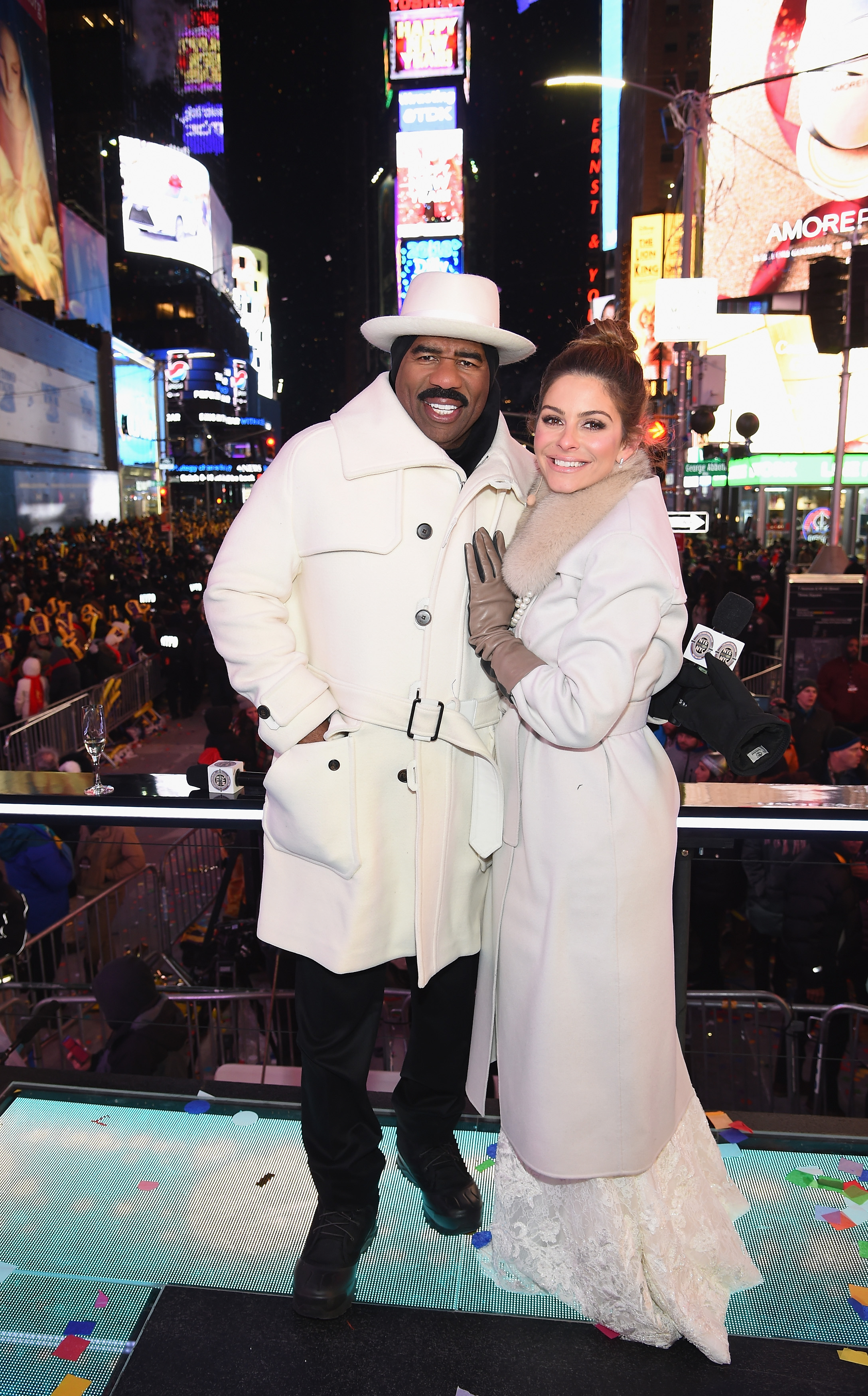 Maria Menounos and Steve Harvey Live from Times Square