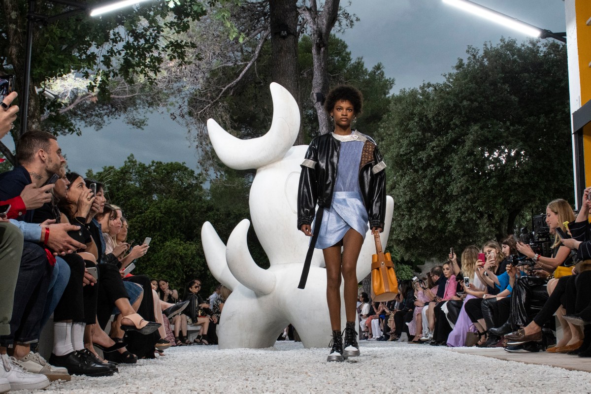 Louis Vuitton 2019 Cruise Collection : Runway