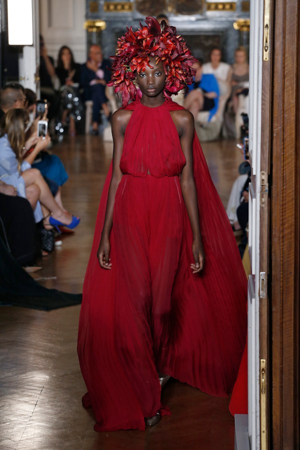 Valentino : Runway - Paris Fashion Week - Haute Couture Fall Winter 2018/2019