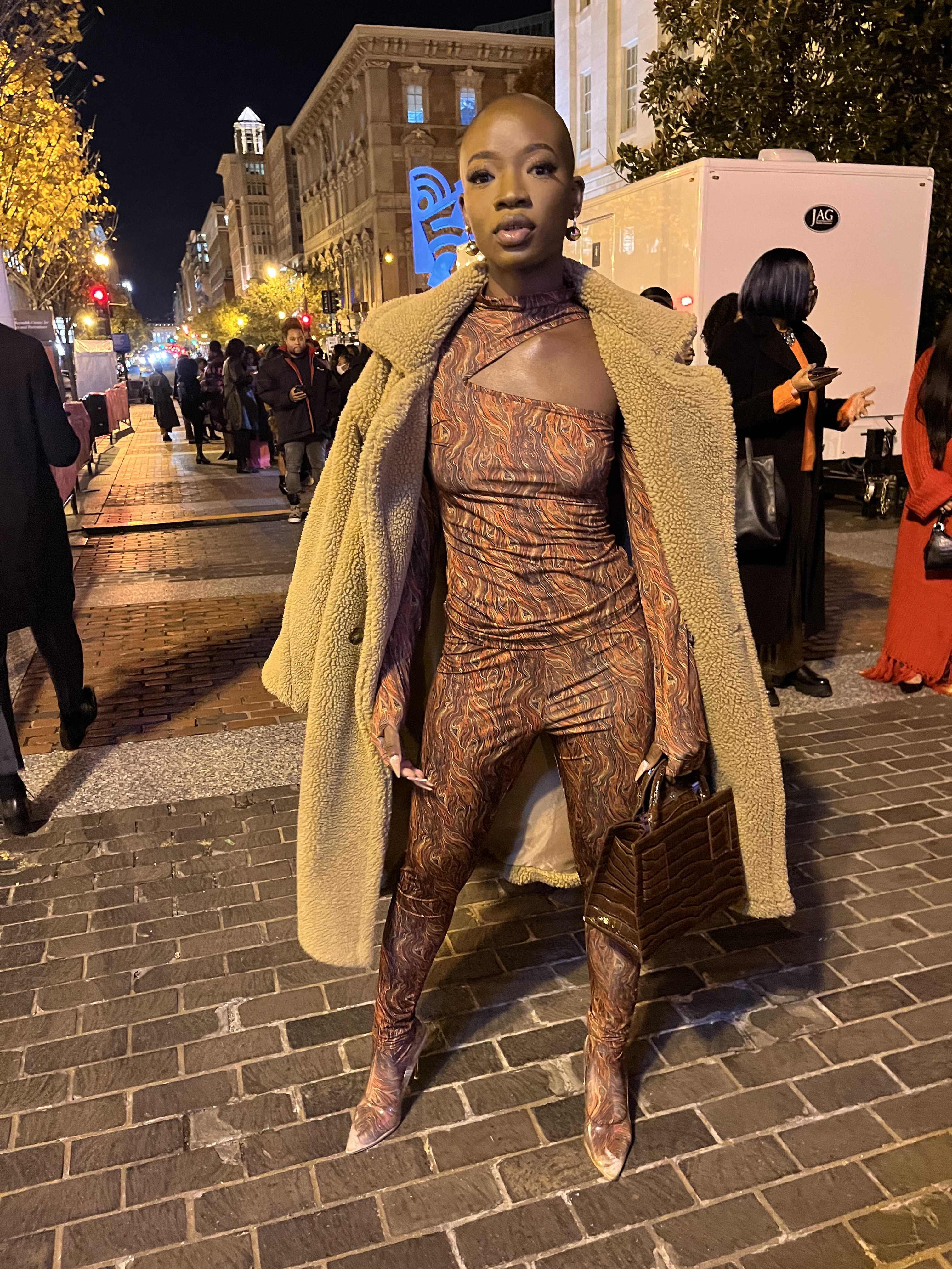 Hanifah Fashion Show Street Style