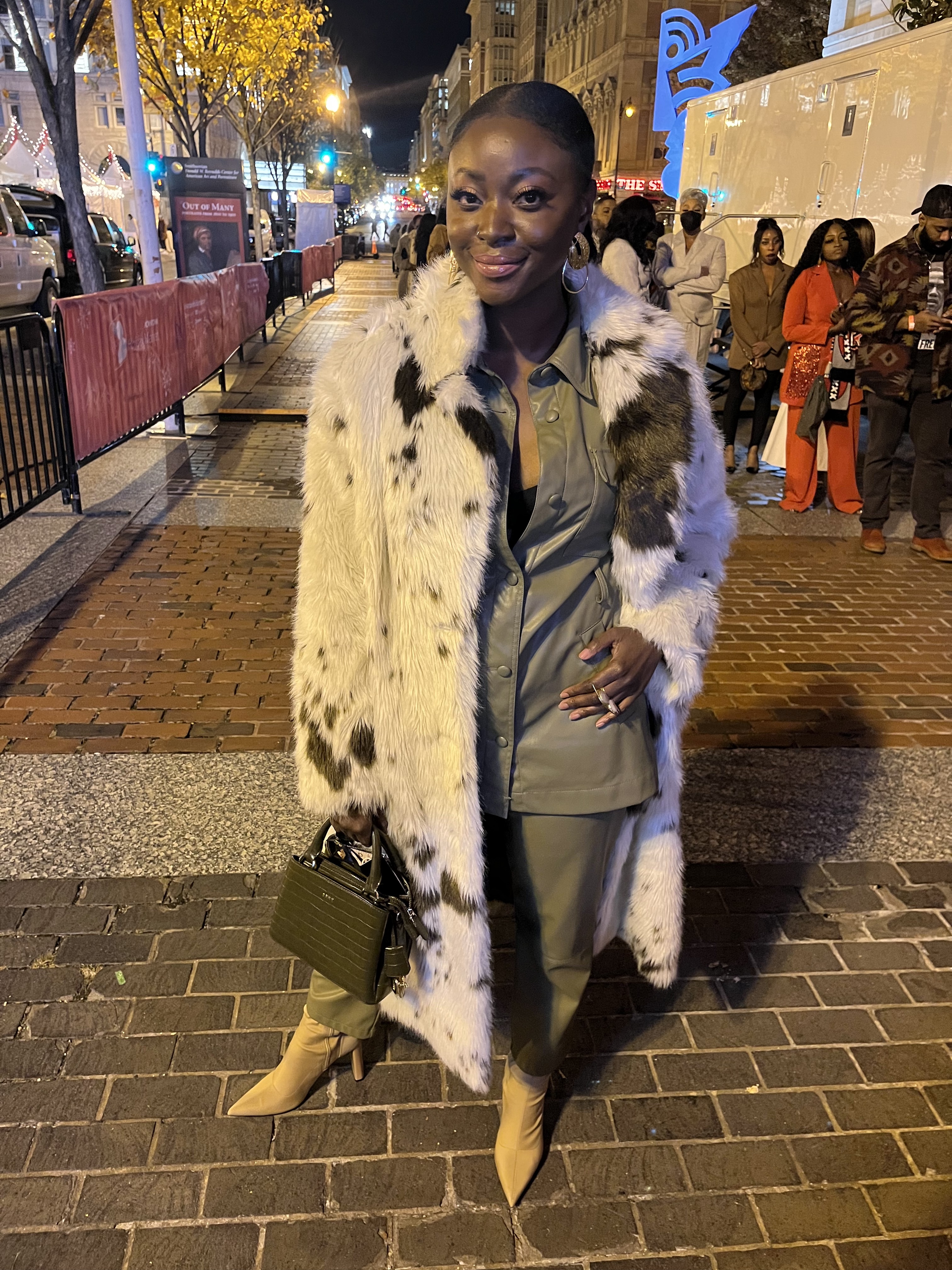 Hanifah Fashion Show Street Style