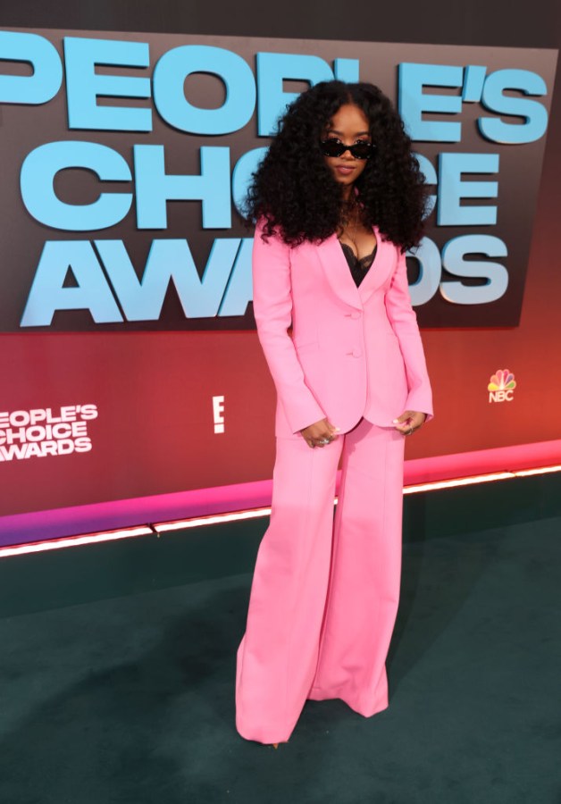 2021 E! People's Choice Awards - Red Carpet