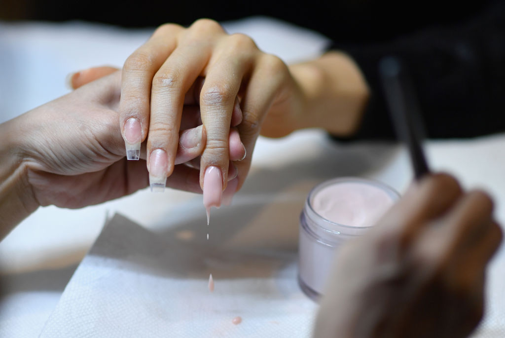 US-FASHION-COSMETIC-INTERNET-CAMBODGE-IMMIGRATION