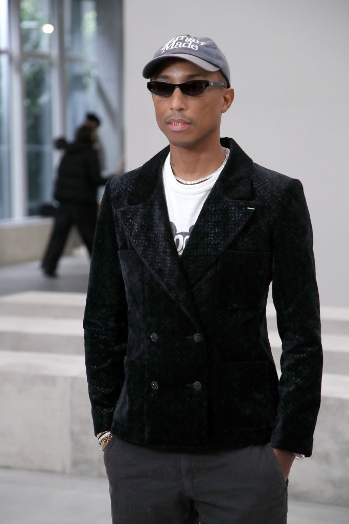 Chanel Metiers D'Art 2021-2022 : Front Row At Le 19M