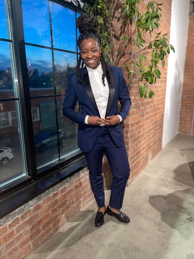 Women in suits - Muki