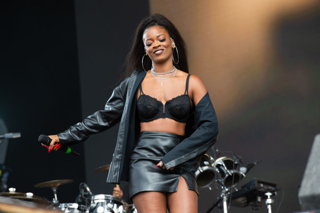 Ari Lennox green dress