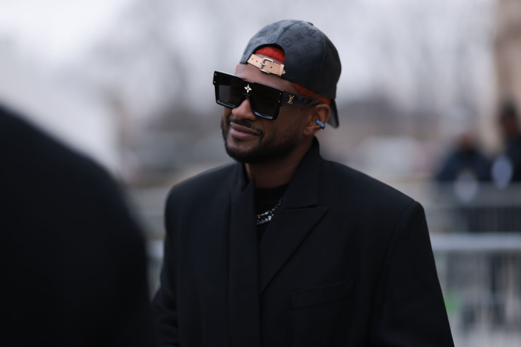 Street Style - Paris Fashion Week - Menswear Fall-Winter 2023-2024 : Day Three