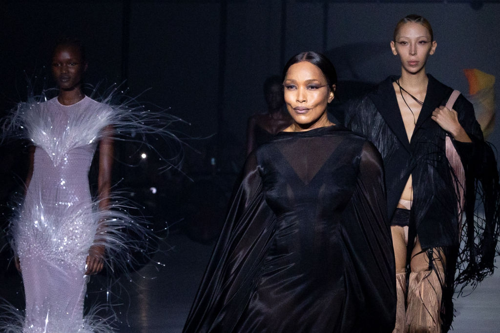 Mugler : Runway - Paris Fashion Week - Womenswear Spring/Summer 2024