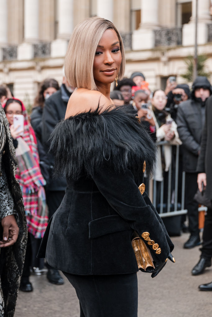 Street Style - Paris Fashion Week - Haute Couture Spring/Summer 2024 - Day One