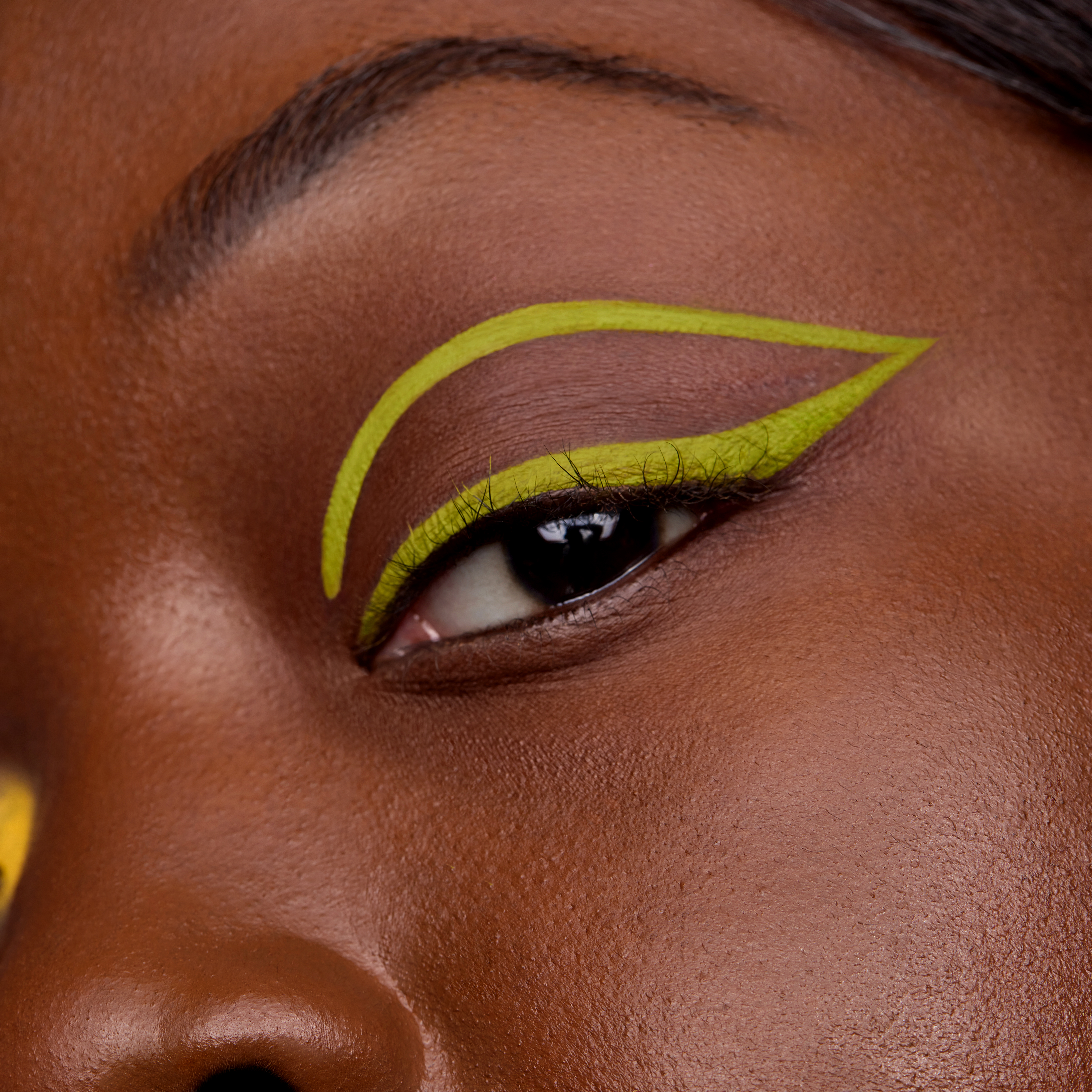 Must-Have Beauty Products That Will Enhance Your Glam Session -