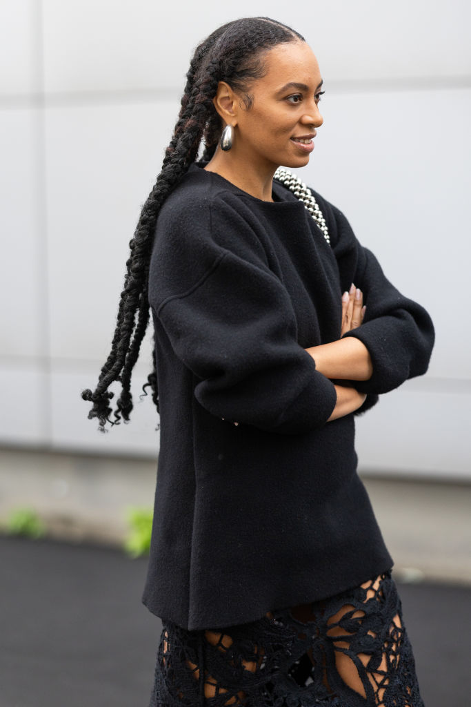 Street Style - Day 2 - Milan Fashion Week - Womenswear Spring/Summer 2025